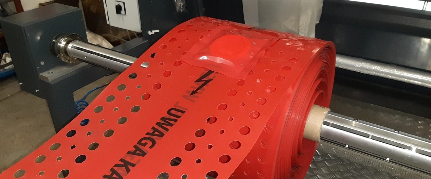 Czerwona tasma kablowa