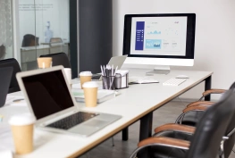 nowoczesna i wyposazona pracownia komputerowa