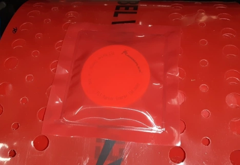 Czerwona tasma kablowa