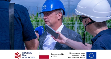 Prezes Enei Operator Marek Szymankiewicz wypowiada się przed dziennikarzami