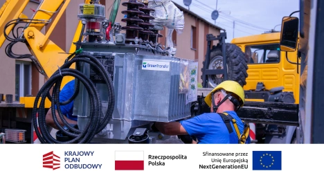 monter rozładowuje urządzenie energetyczne